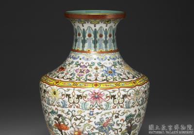 图片[2]-Pair of vases in yang-ts’ai enamels with décor of western floral and fungus 1742 (Ch’ien-lung reign)-China Archive